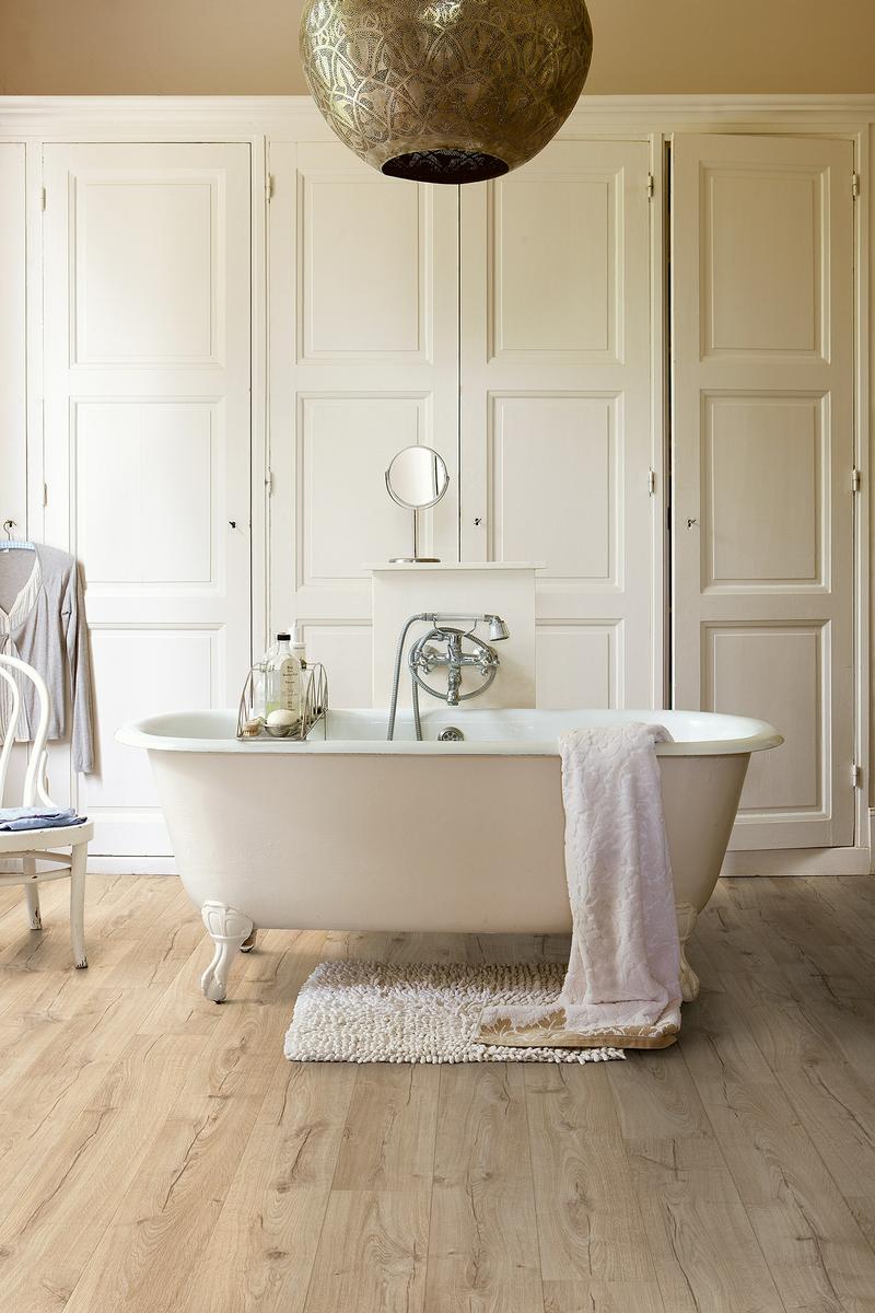 Suelo laminado baño