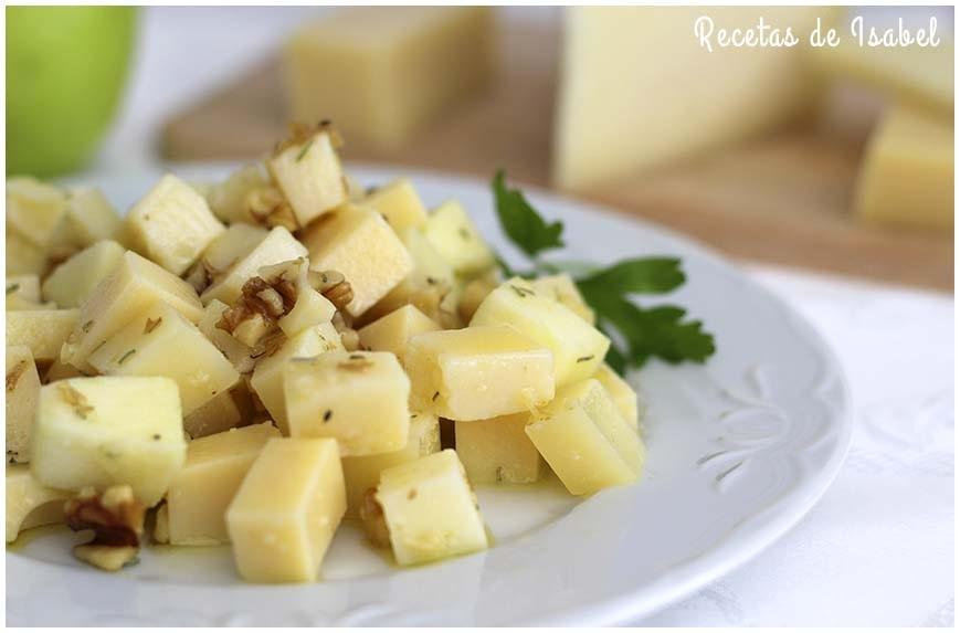 Ensalada de tres quesos, manzana y nueces