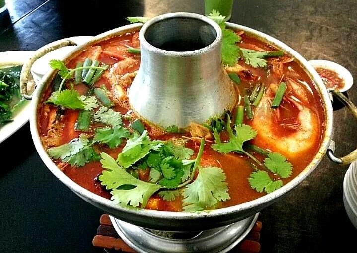 sopa de camarones tailandesa