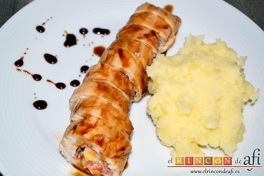 Rollitos de pechuga de pollo con salsa de setas variadas y reducción al Pedro Ximénez, sugerencia de presentación