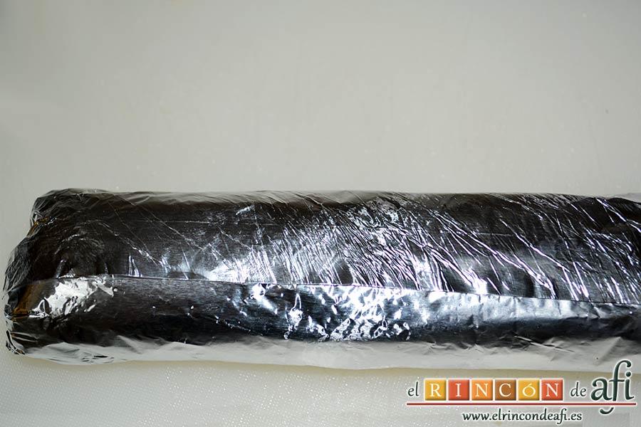 Rollitos de pechuga de pollo con salsa de setas variadas y reducción al Pedro Ximénez, empaquetar cada pieza con papel de aluminio