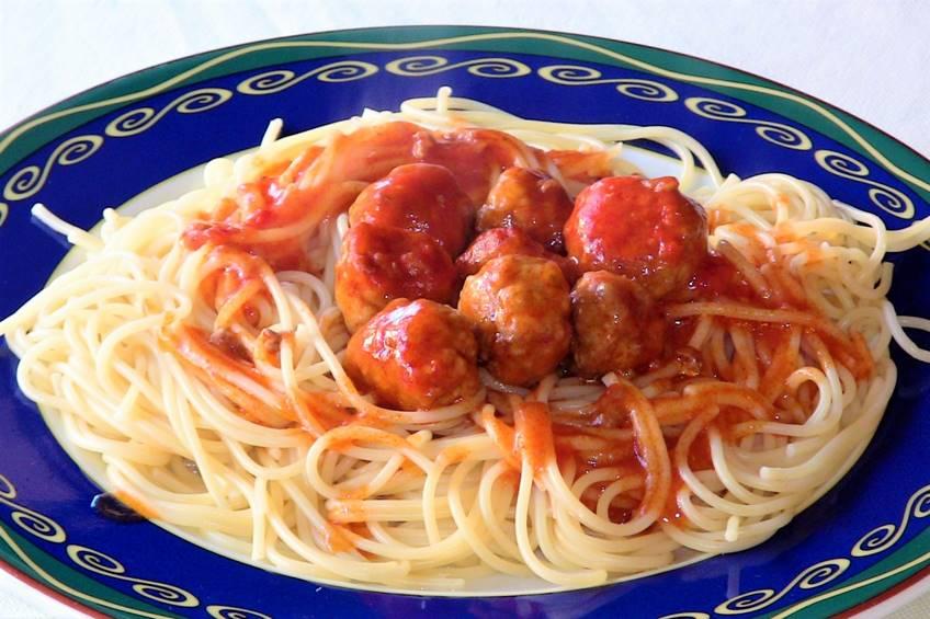 espaguetis-con-albondigas-y-salsa-picante.JPG
