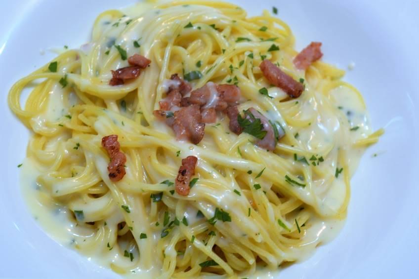 espaguetis-con-salsa-alfredo-receta-casera.JPG