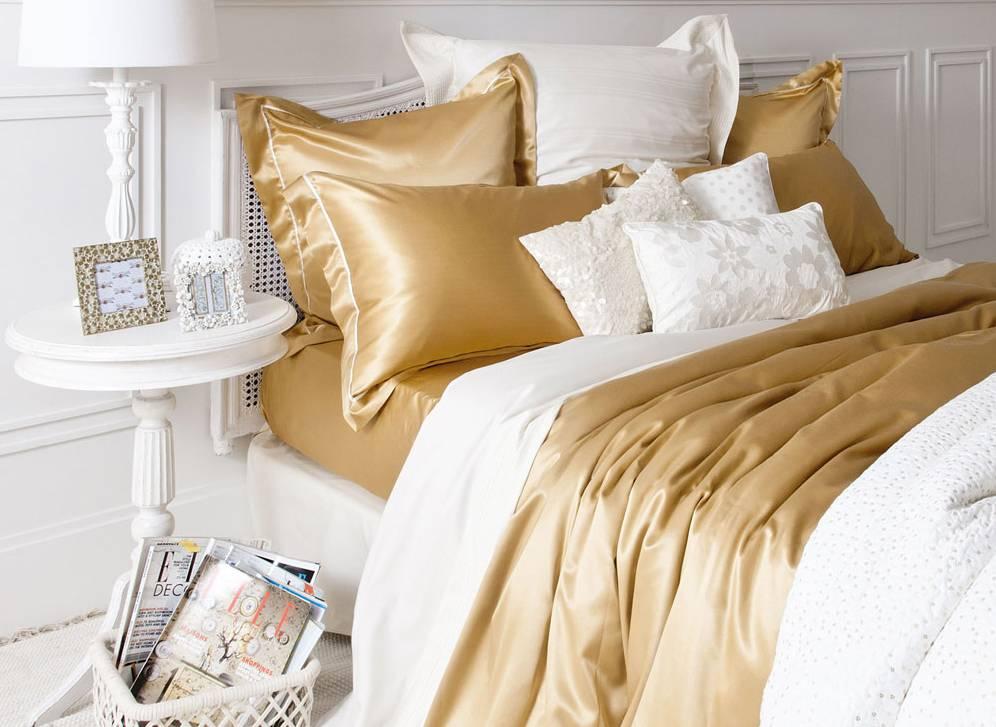 sábanas de seda dorada