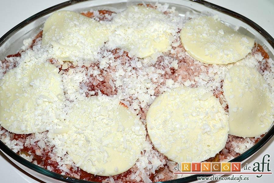 Berenjenas a la parmesana, terminar con más queso rallado