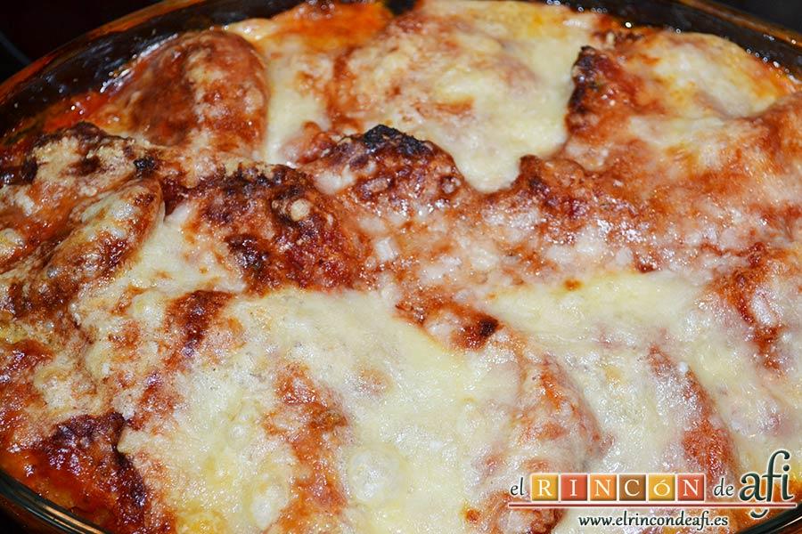 Berenjenas a la parmesana, hornear hasta que quede doradito