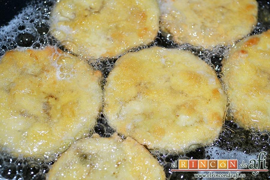 Berenjenas a la parmesana, freír en aceite de girasol