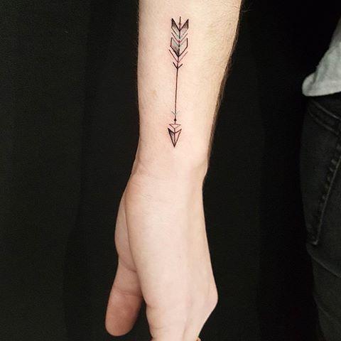 Tatuaje de Flechas minimalistas