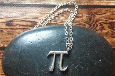 Colgante con el número Pi