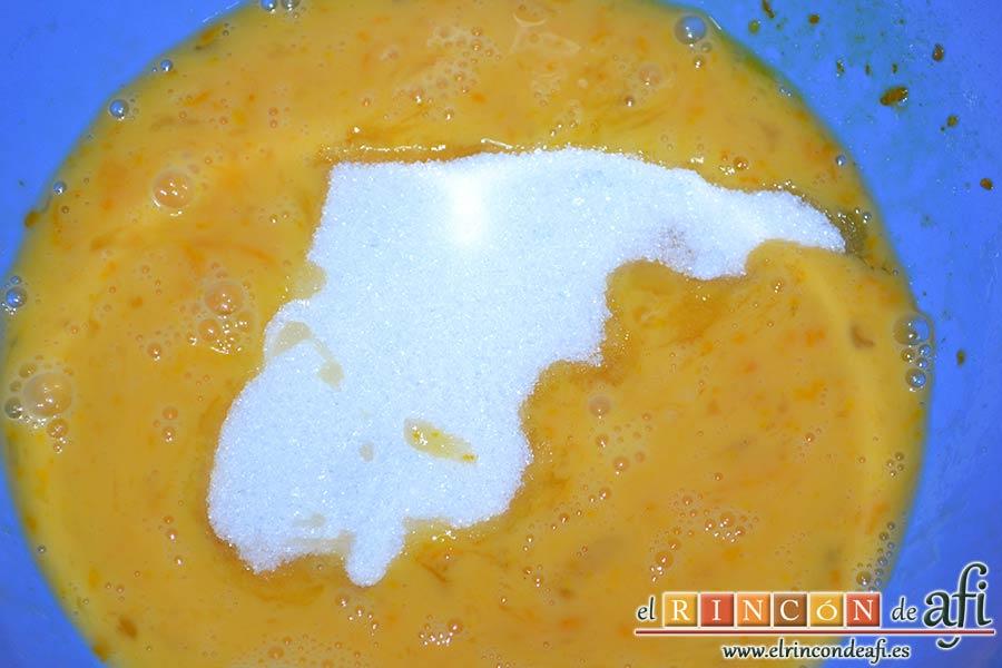 Bollos de naranja, echar en el bol las tres medidas de azúcar