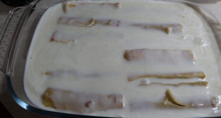 Hacer bechamel para canelones de carne