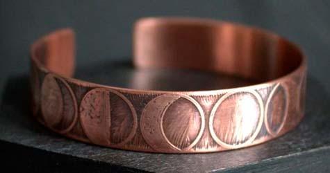 Brazalete con las fases de la luna