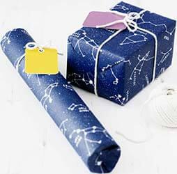 Papel de regalo mapa constelaciones