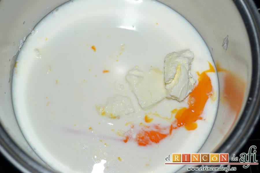 Flan de queso crema, añadir la leche