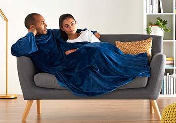 Manta polar con mangas y bolsillo en los pies