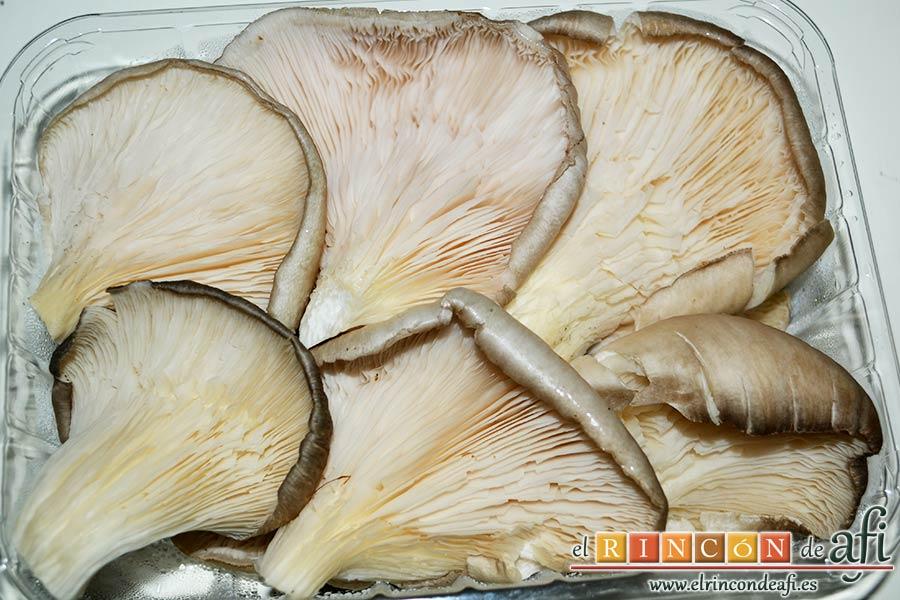 Salteado de ajos, cebolla, setas de cardo y pimientos verdes italianos, preparar las setas de cardo