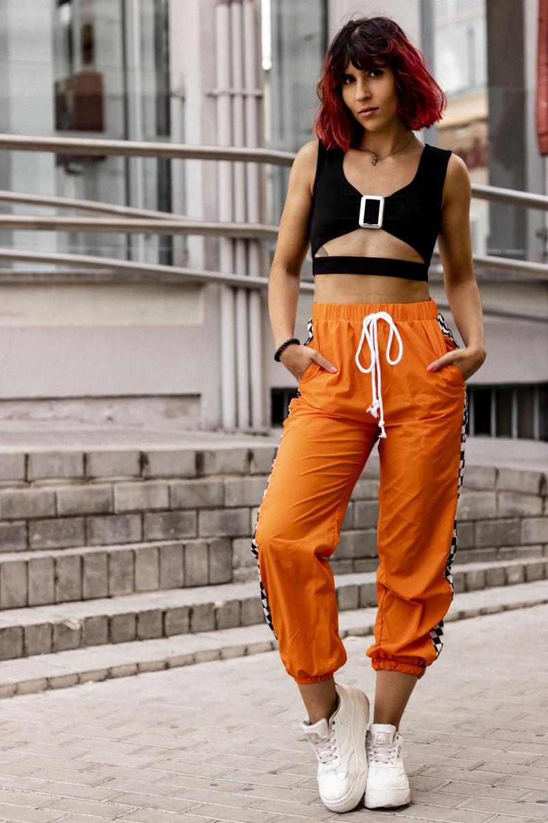 Pantalón deportivo naranja neon