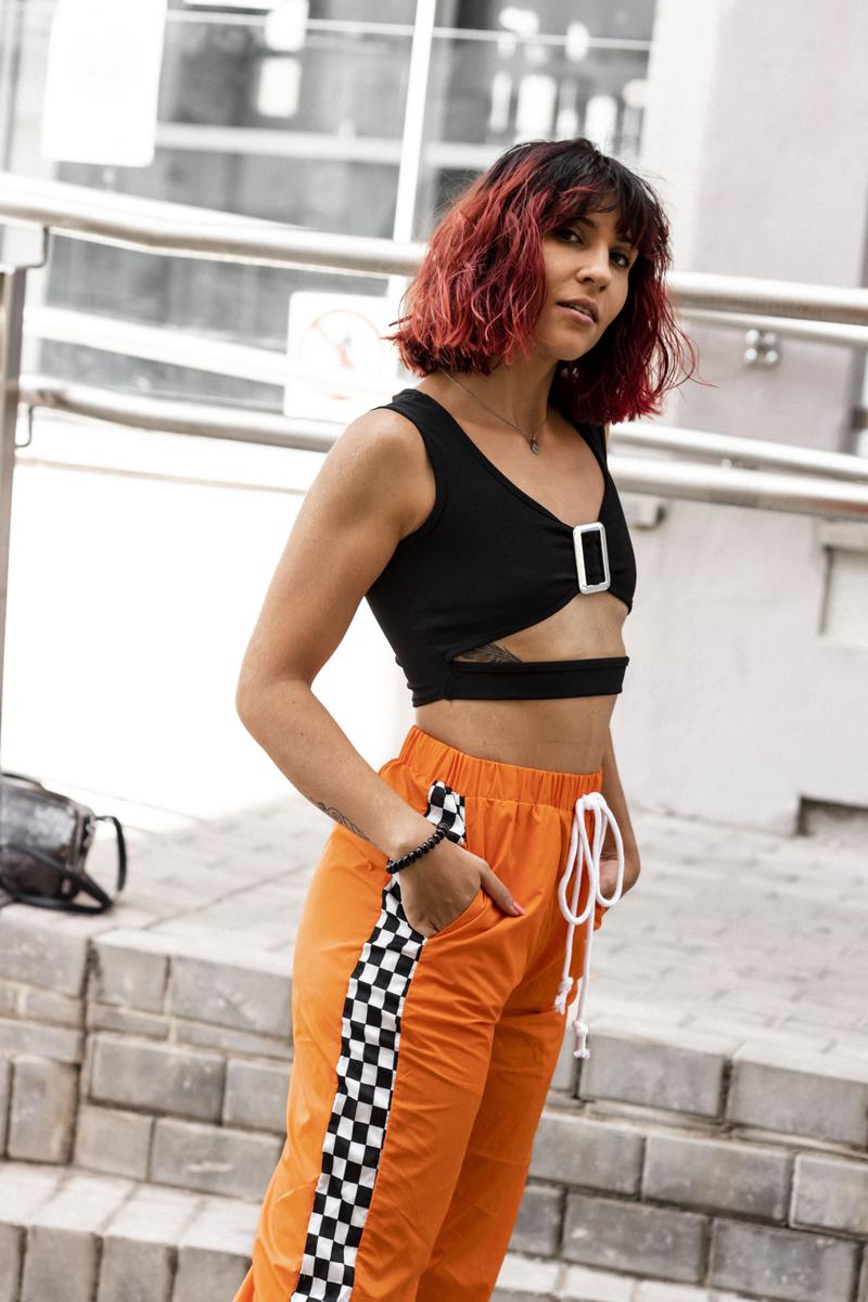 Pantalón deportivo naranja neon