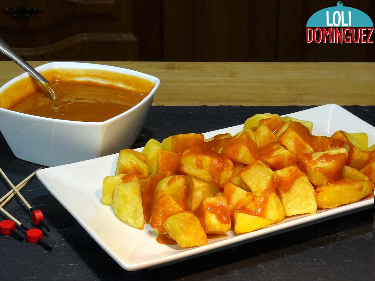 HOY TE ENSEÑO CÓMO HACER PATATAS CON SALSA BRAVA. Las verdaderas patatas bravas que se han hecho tan populares en los bares Españoles