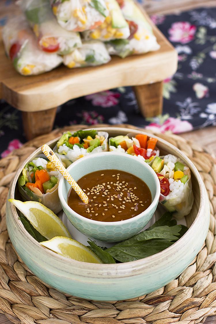 Rollitos Vietnamitas con salsa de cacahuete picante receta saludable