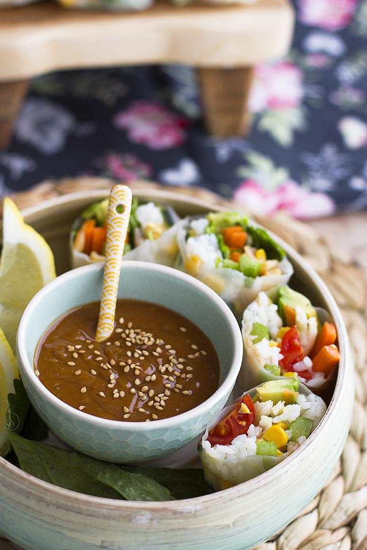 Rollitos Vietnamitas con salsa de cacahuete picante receta saludable