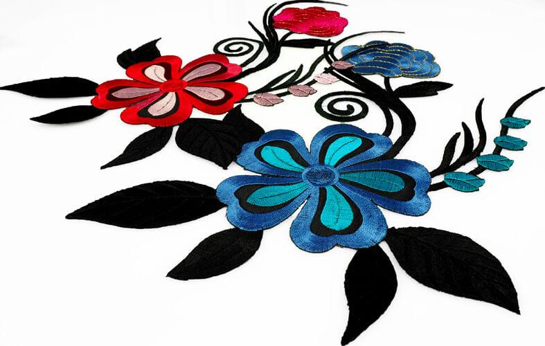 PARCHES BORDADOS CON PRECIOSAS FLORES DE COLORES