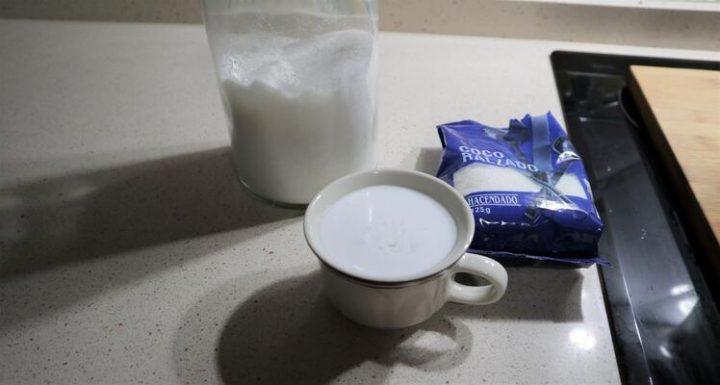 Qué ingredientes necesito para hacer la receta de crema para el pastel