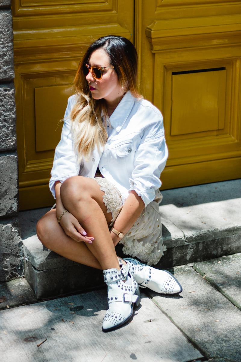 Outfit en colores claros. Lulalogy