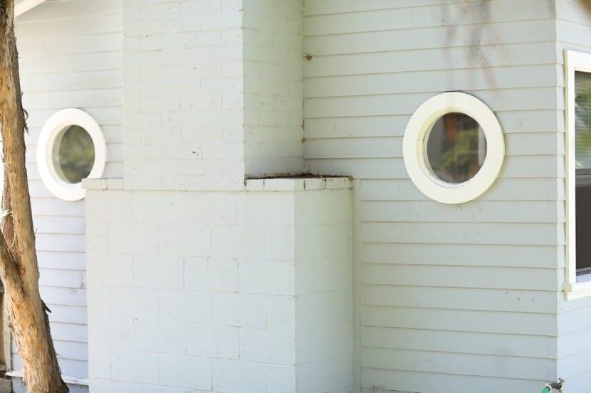 ojos de buey en la pared