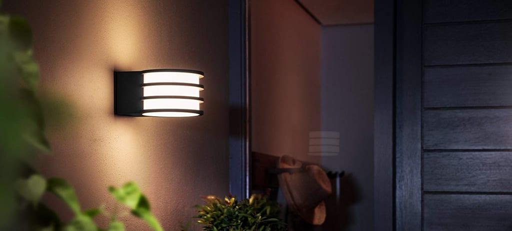 iluminación exterior Philips, edificio Philips iluminado, panel de luz, Philips iluminacion, luminaria Philips, luz, domóticas store, espejo iluminado, robot luces led, lugar seguro cifra, luced led para fiestas, Reseña 2019 de Philips Hue, Qué es Philips Hue, Philips Hue, Philips Hue Lucca, Philips Hue Turaco, Bombillas Philips Hue, Philips Hue Colour Ambiance Starter Kit, Philips Hue Starter Kit, Domotica store, Iluminación inteligente, iluminacion domotica