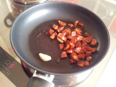 macarrones con chorizo y huevo (4)