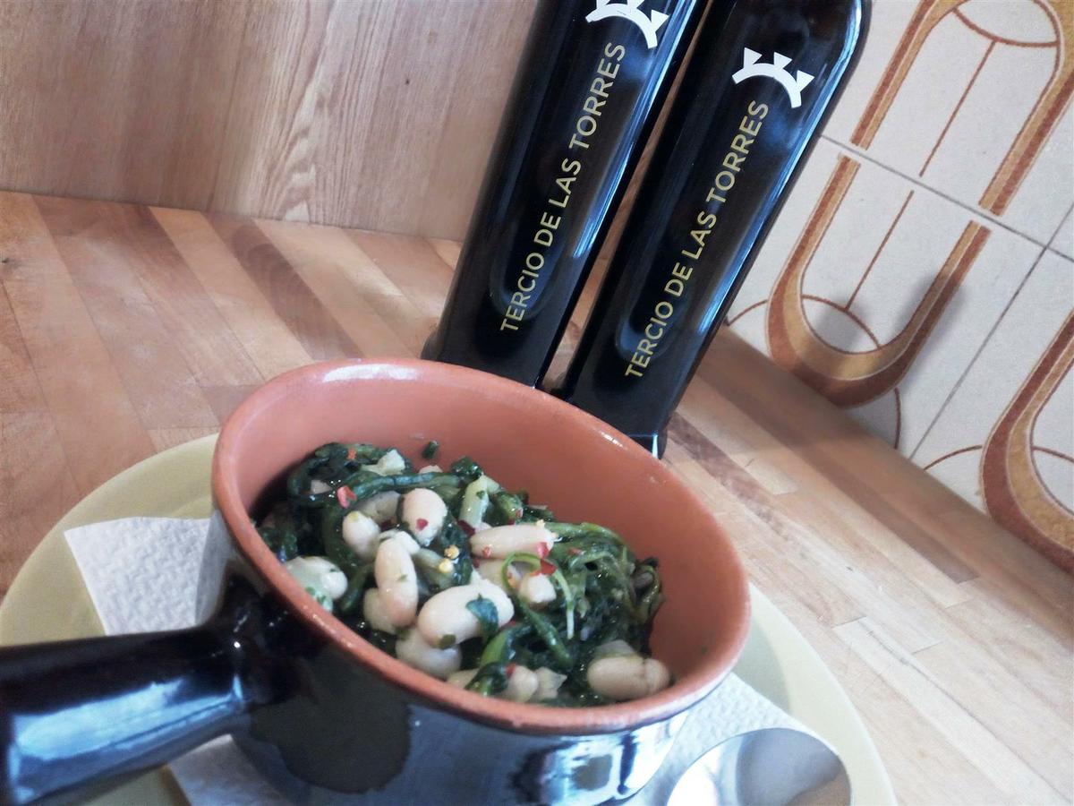 Sopa de alubias y achicoria - Zuppa di fagioli e cicorie - Chicory and beans soup