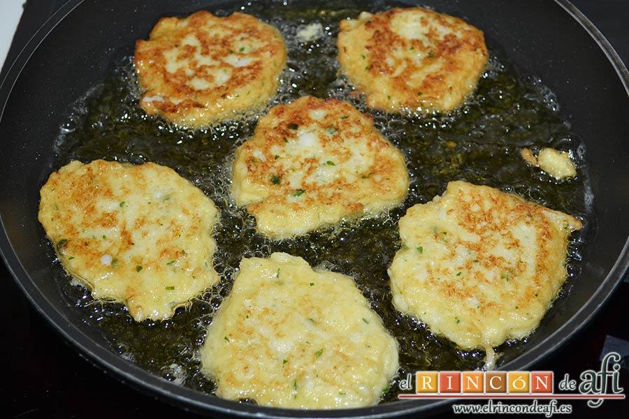Tortitas de coliflor, dorar por las dos caras