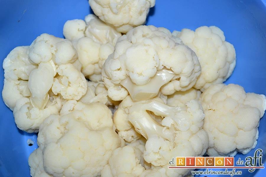 Tortitas de coliflor, escurrirla