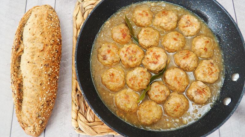 albondigas de cerdo y manzana en monsieur cuisine 