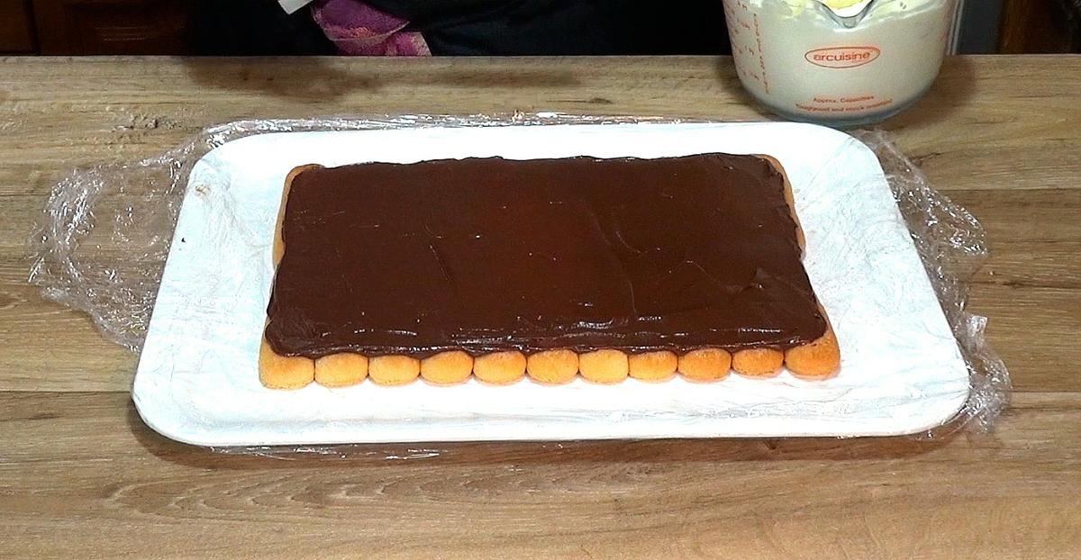 extendemos bien por toda la superficie de los bizcochos, dejando una capa no muy gruesa. Fig-2