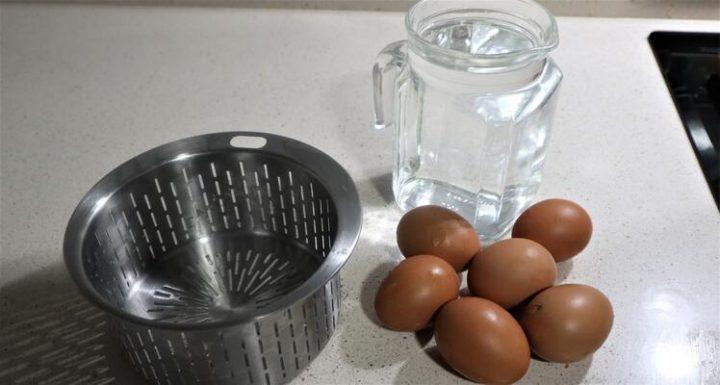 ¿Qué ingredientes necesito para hacer huevos rellenos en Mambo?