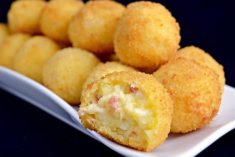 bolas-de-patata-y-queso-con-virutas-de-jamon.jpg