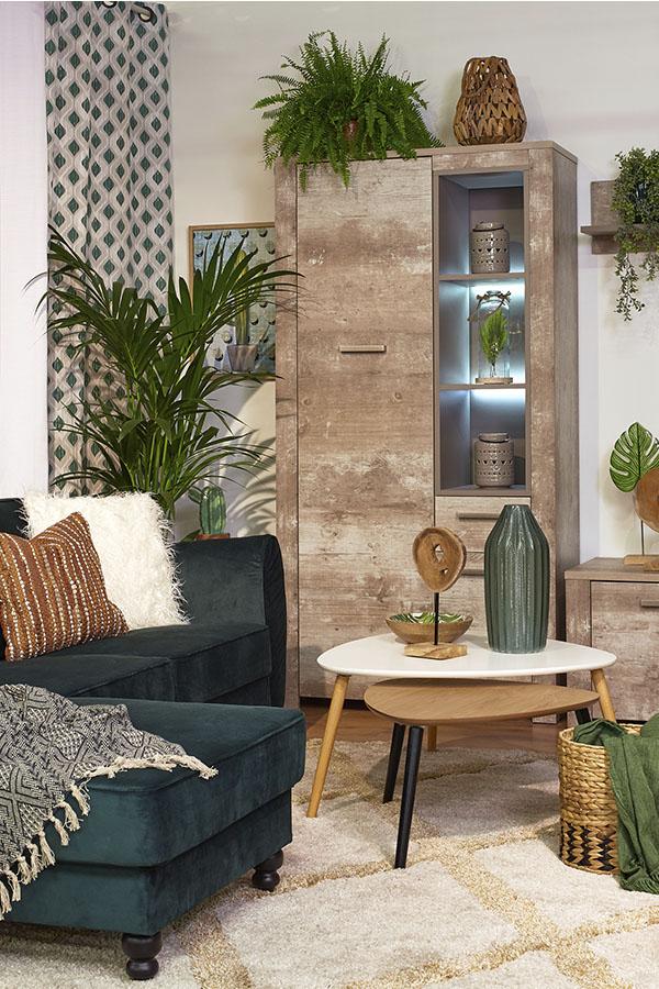 Fulares para sofás: plaid sobre sofá LUCA y Plaid liso en cesta mimbre