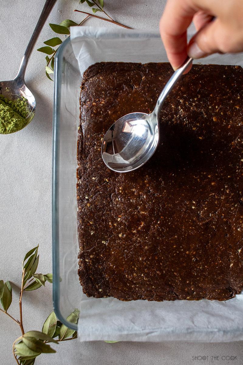 Receta de Barritas Proteicas de Chocolate y Matcha