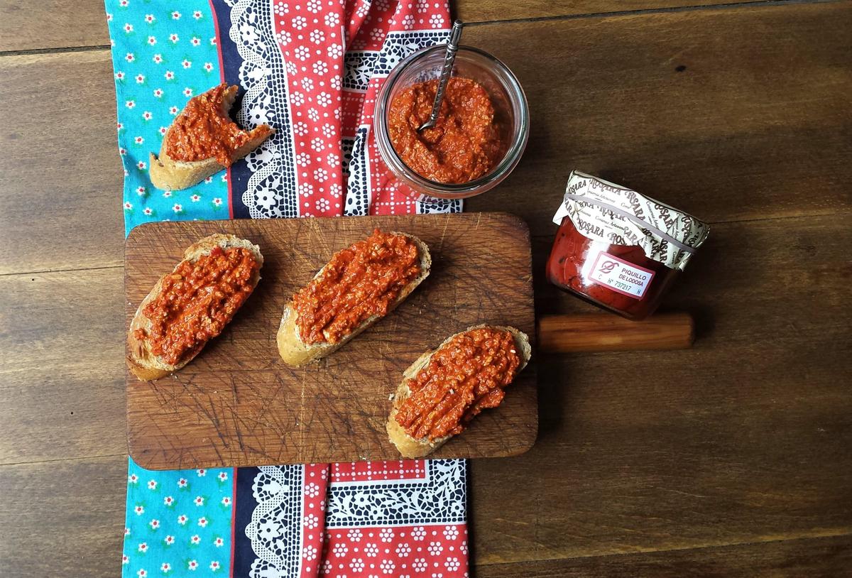 Rebanadas de crema de pimientos con nueces