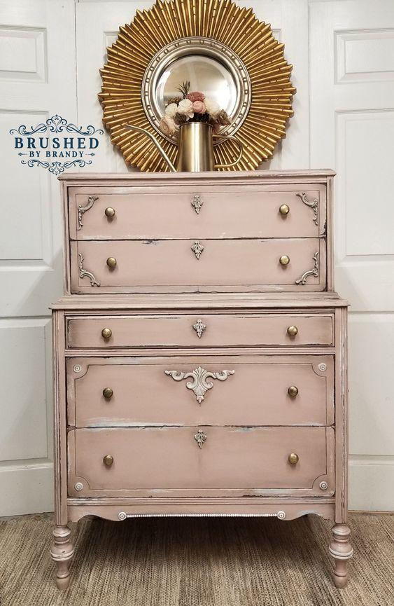 mueble restaurado con pintura. diy para decorar tu casa sin atracar un banco