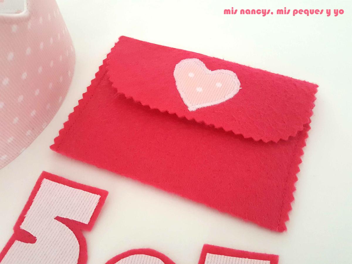 mis nancys, mis peques y yo, corona de cumpleaños de tela, sobre para guardar los numeros