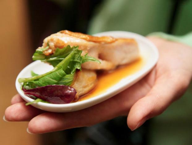 comer porciones pequeñas para heces duras