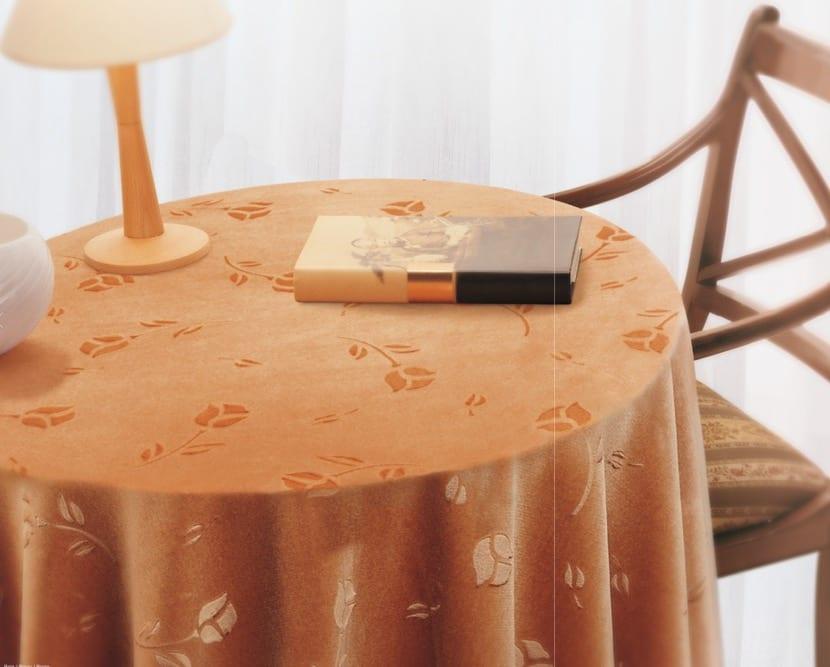 mesa camilla naranja