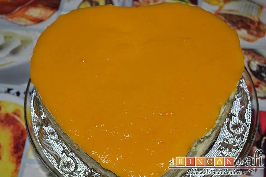 Tarta de mousse de mango con gelée, meter en la nevera antes de desmoldar