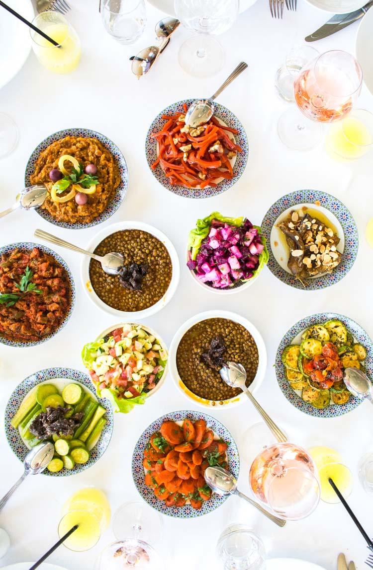 Un surtido de "ensaladas" marroquíes, servidas antes del plato principal