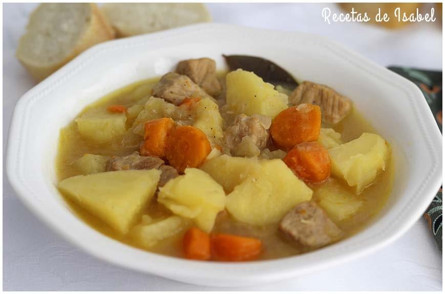 Patatas guisadas con carne o papas con carne