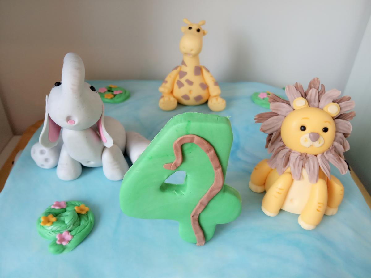 Leon, jirafa y elefante de fondant