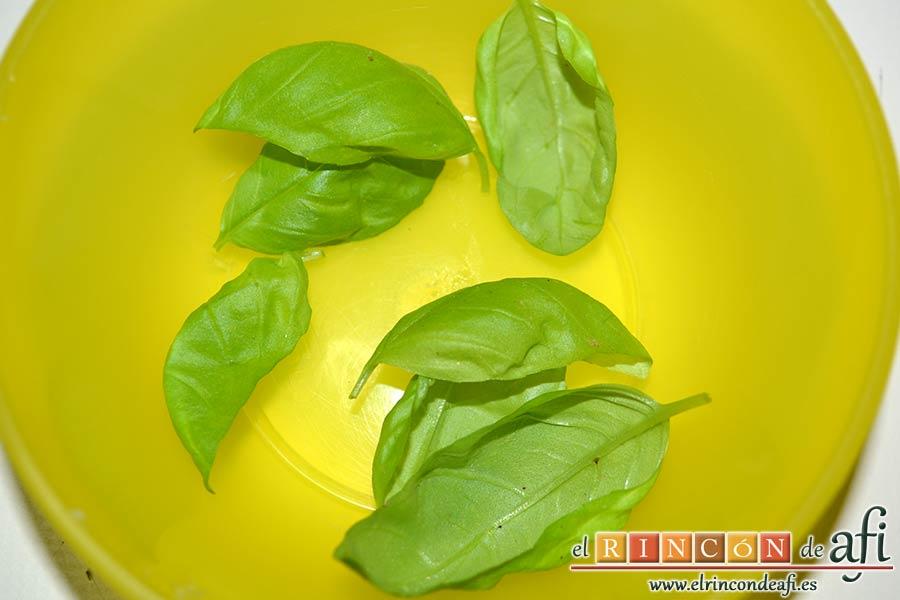 Tortelloni con crema de queso azul y albahaca, coger las hojas de albahaca